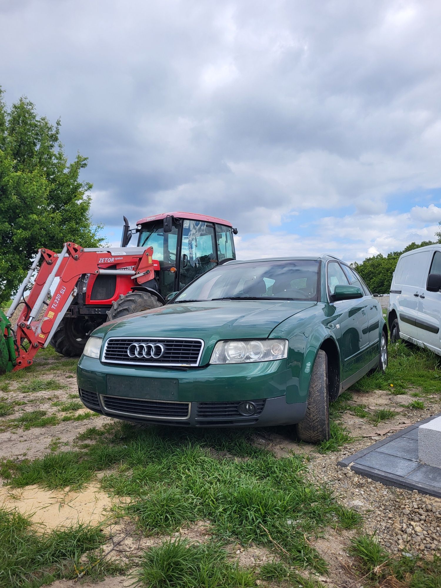 Audi A4 B6 2.0 benzyna klimatyzacja czujniki parkowania hak
