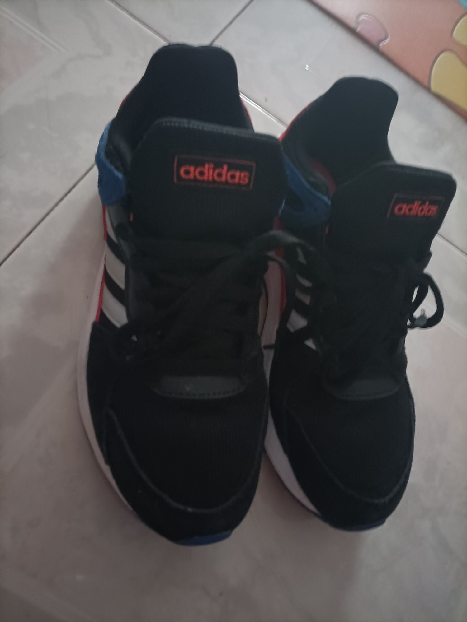 Ténis adidas número 40