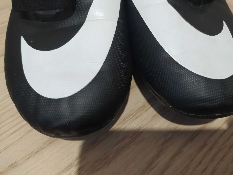 Бутсы для игры в футбол NIKE