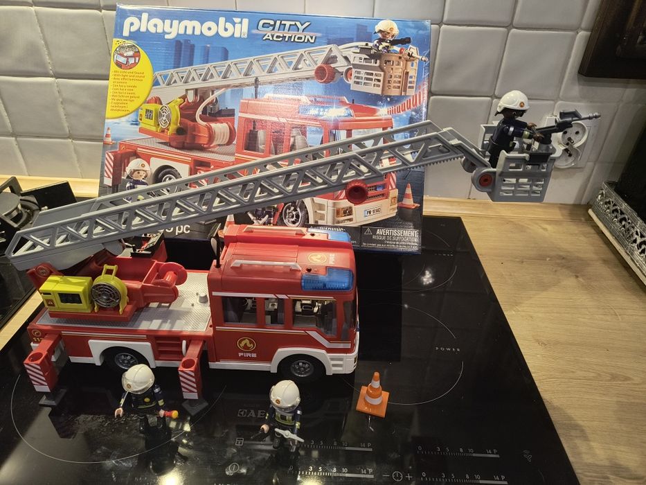 Sprzedam playmobil CITY ACTION wóz strażacki 9463