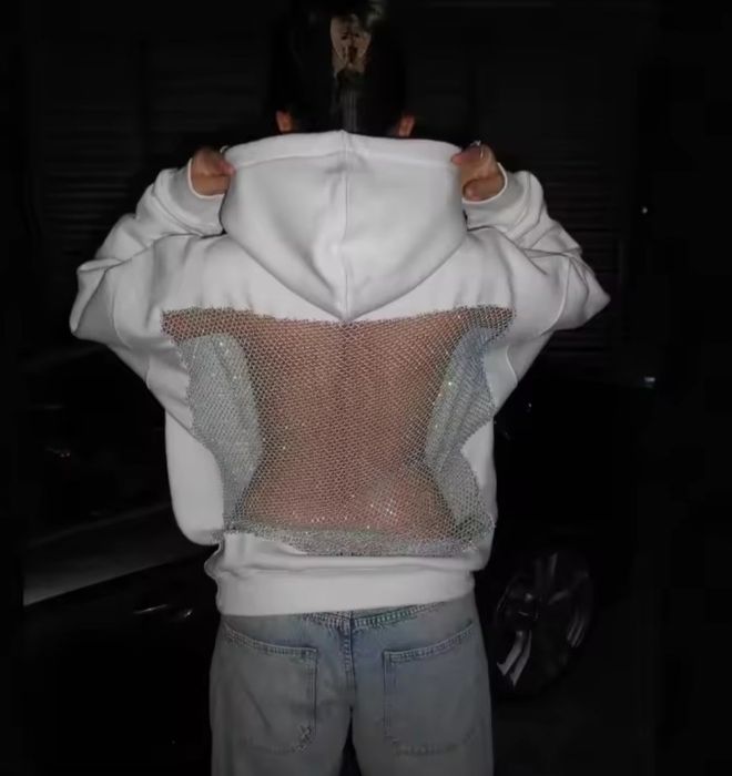 Трендове худі з відкритою спинкою