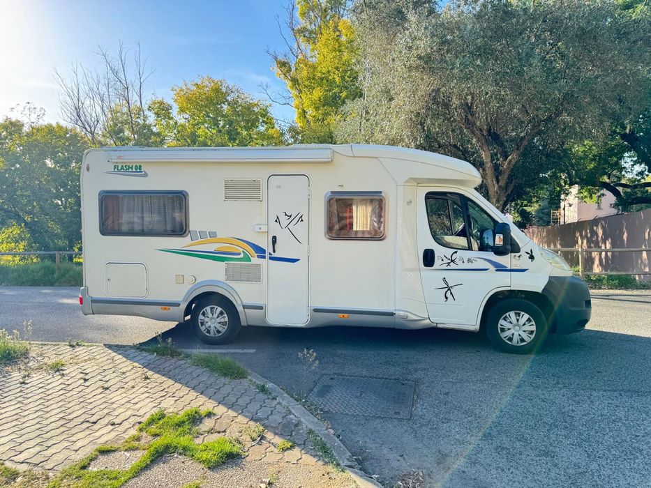 Autocaravana Fiat Chausson 2.3 Multijet 130cv ano 2009 com AC