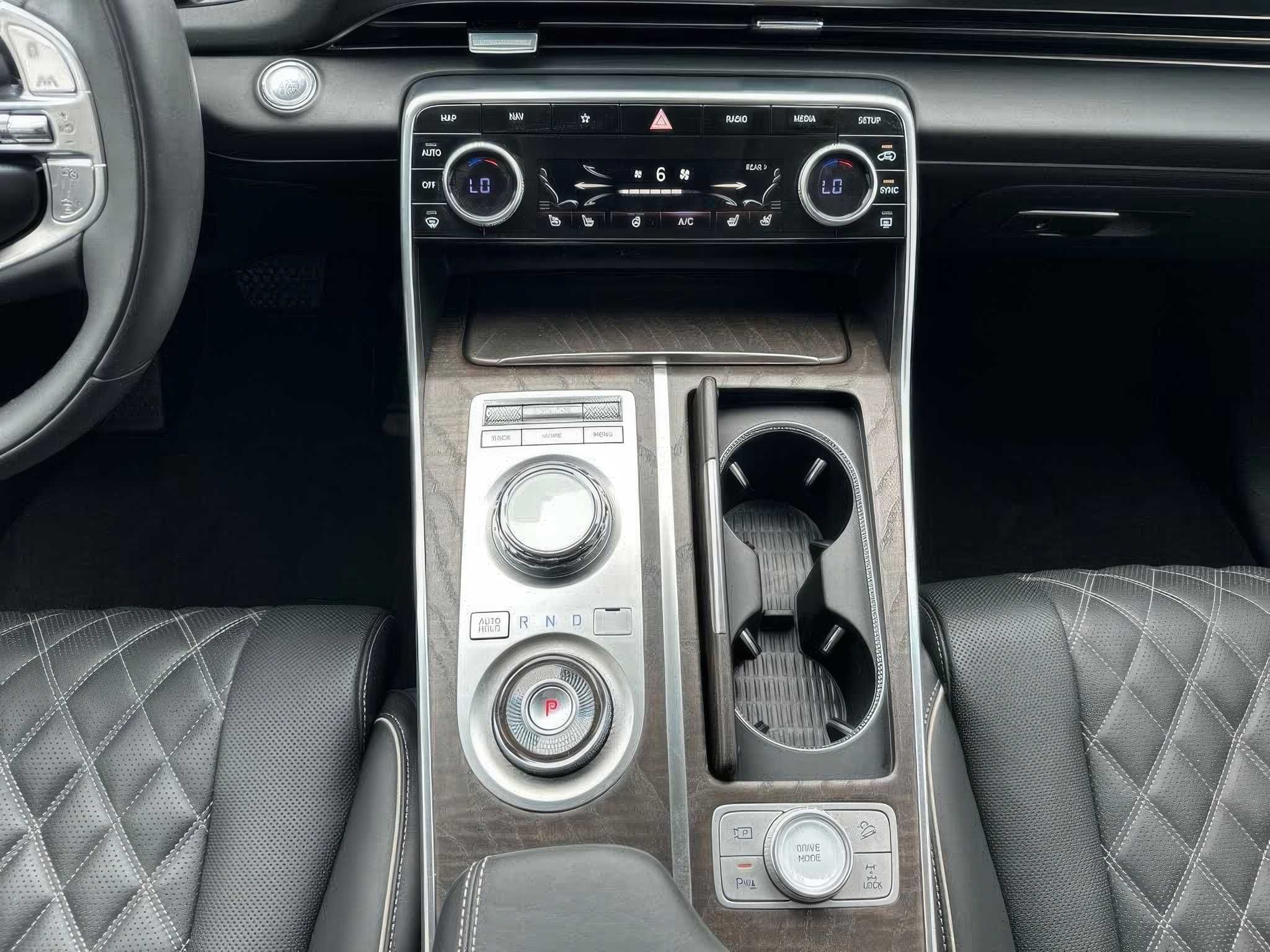 Genesis	GV80		 	2024