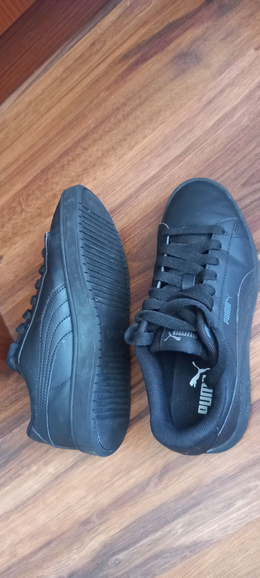 Buty chłopięce czarne PUMA 38. Jak nowe..