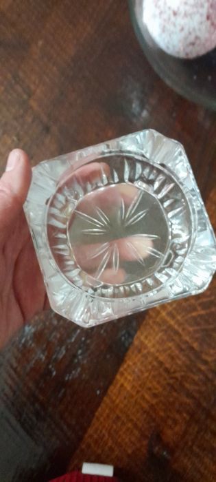 Cinzeiro de vidro trabalhado