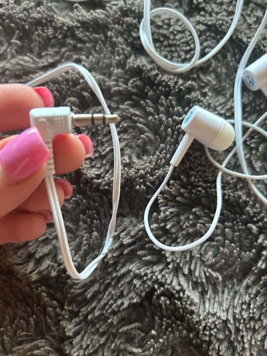 Słuchawki białe używane