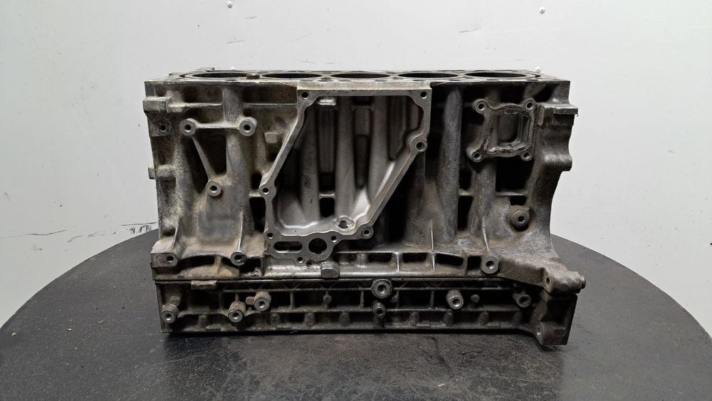 Блок двигателя VOLVO V70 XC70 S60 XC60 2.4 D D4 D5 2012 31359187