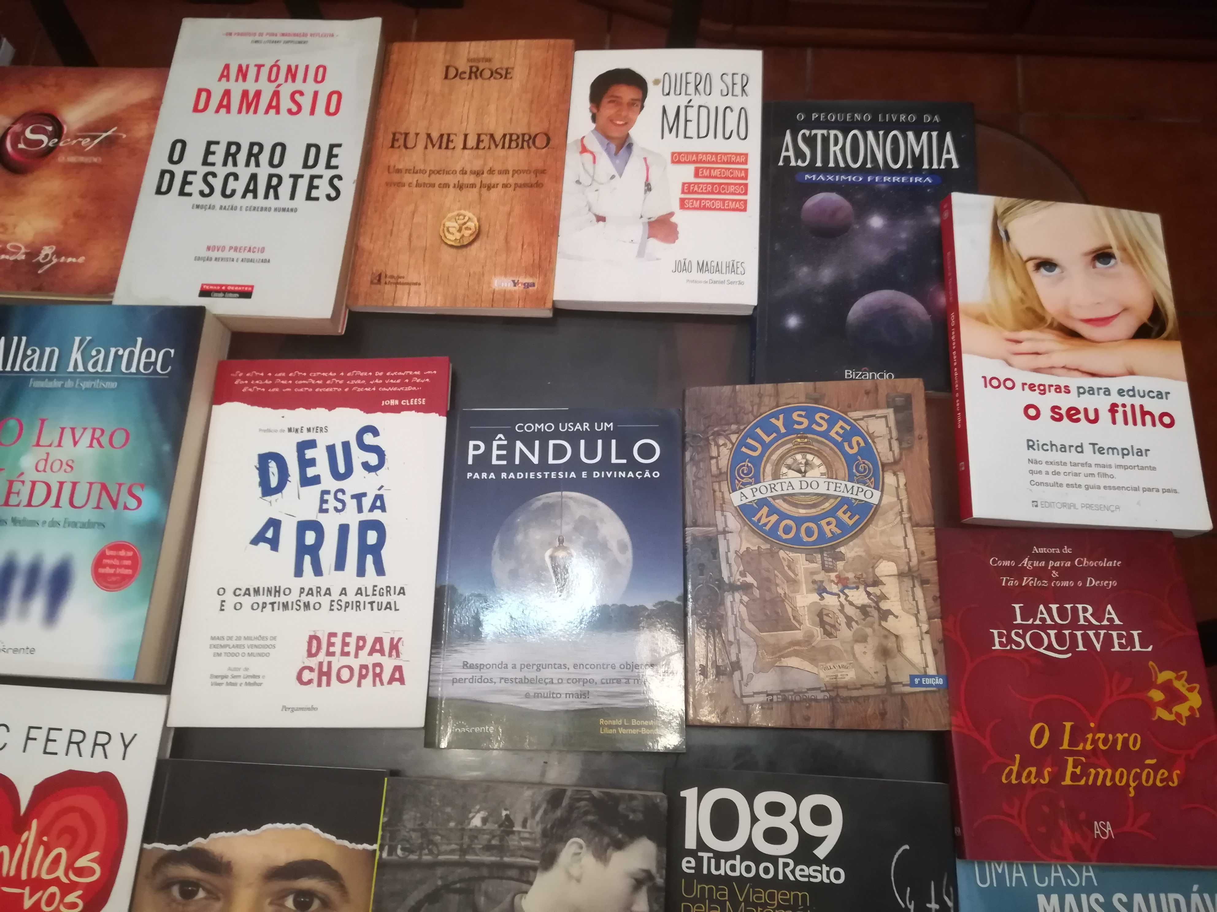 Conjunto de 60 Livros Diversos