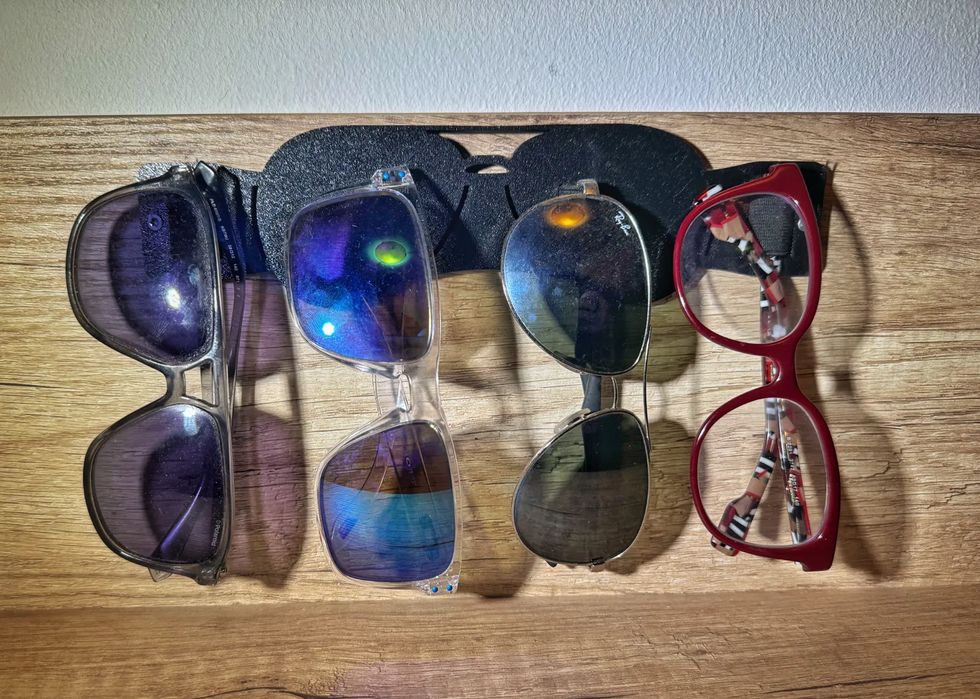 Suporte de Óculos Estilo Ray-Ban para Parede