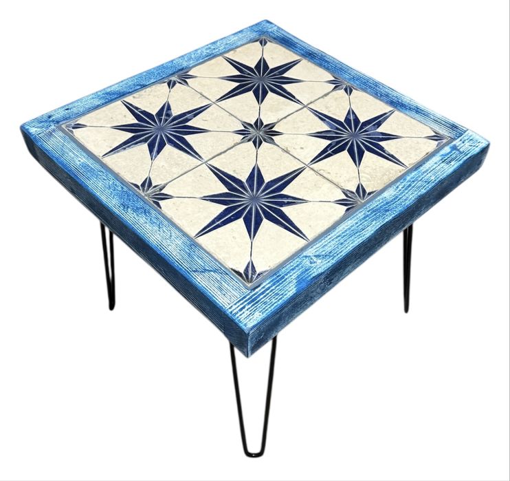 Stolik kawowy z drewna i płytek ceramicznych 48x48 z motywem gwiazdy