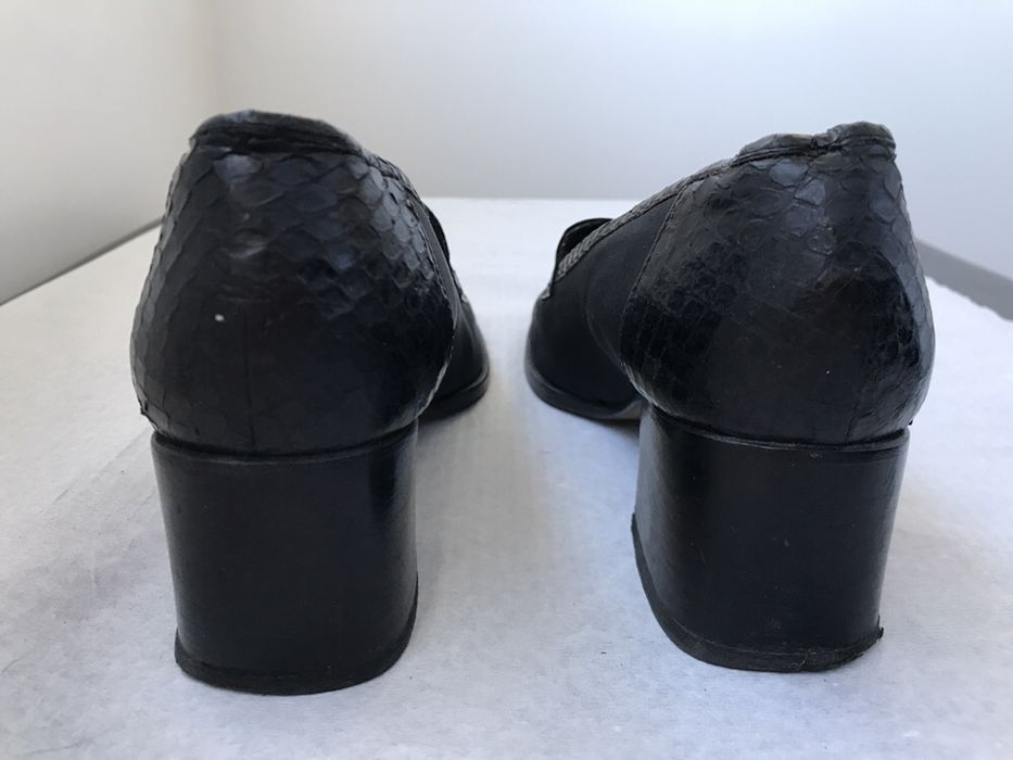 Sapatos de senhora em pele azul marinho escuro tamanho 38,5