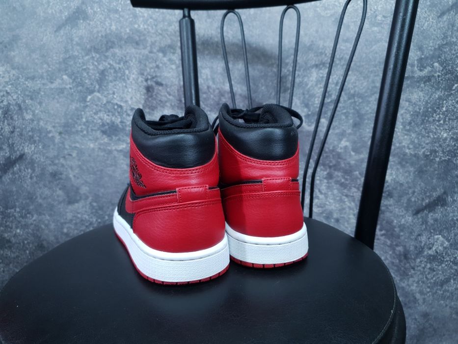 Чоловічі Кроссівки Кеди Nike Air Jordan 1 Mid Banned Оригінал