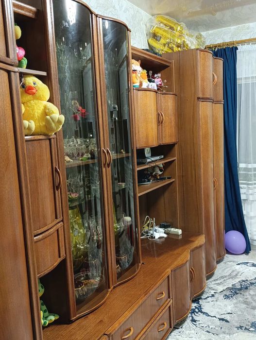 Стенка, горка-витрина, сервант, шкаф, шпон дуба.
Стенка, горка-в