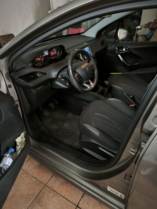 Peugeot 208  gasolina/gpl