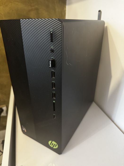 Komputer stacjonarny i monitor