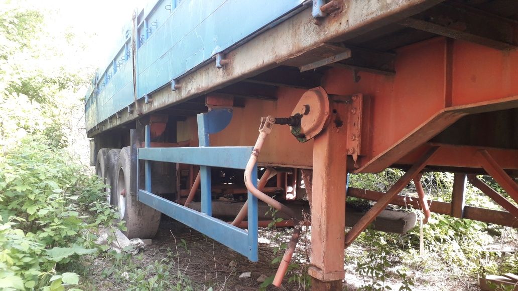 Напівпричіп трохвісний
