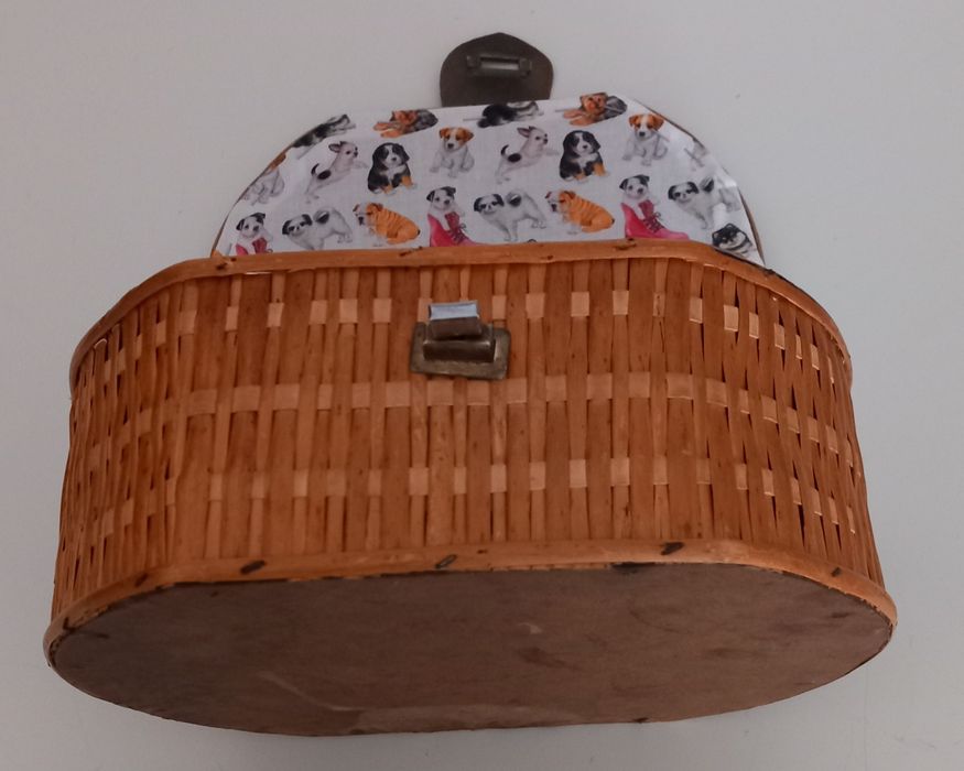 CAIXA BONITA.Guarda jóias,Casa,Bâtons,Vernizes,Quarto,Sala,Colecção.