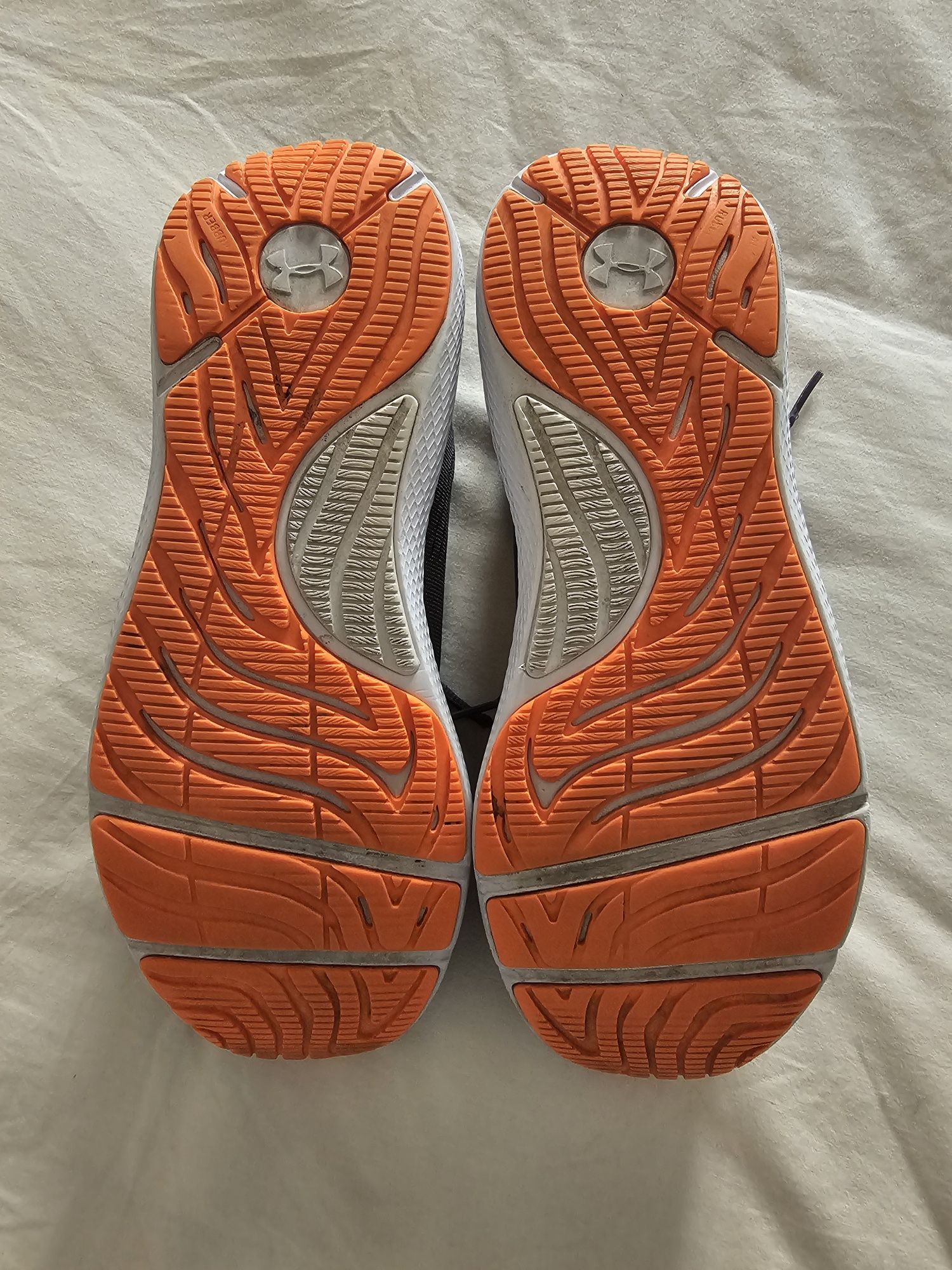 Tenis Under Armour Charged Pursuit
