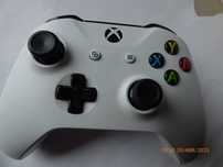 Comando Xbox One S;AVARIA;Liga,botão LT não funciona.Peças;Ler anuncio