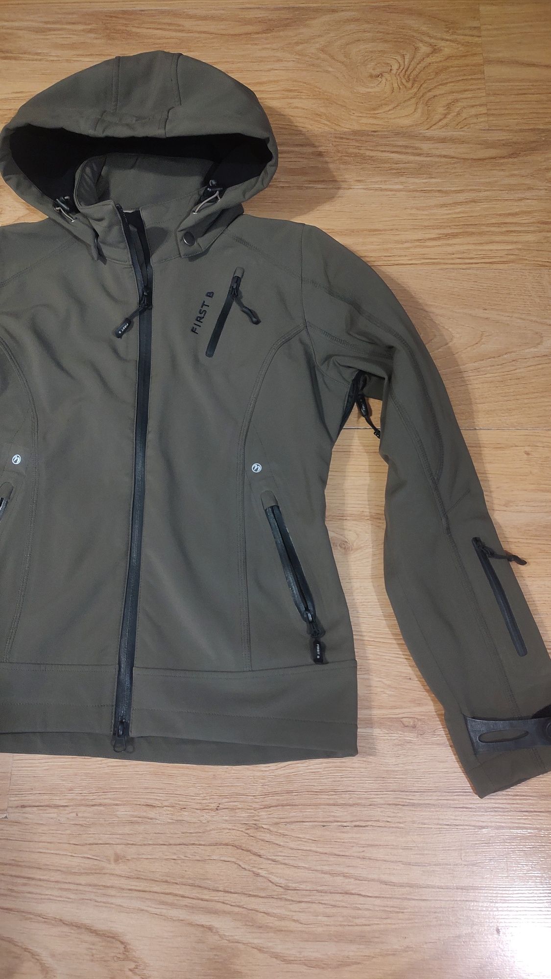 Kurtka typu Softshell.