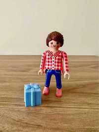 Playmobil figurka - ludzik - dziewczynka z prezentem