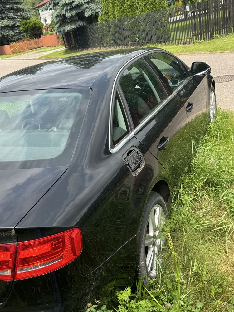 AUDI A4B8 2.0TDI automat Anglik LY9B