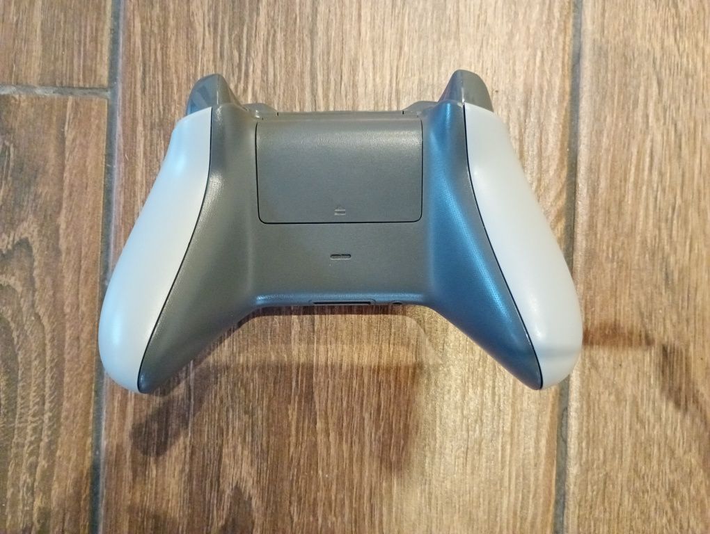 Pad Xbox one limitowany Kolor