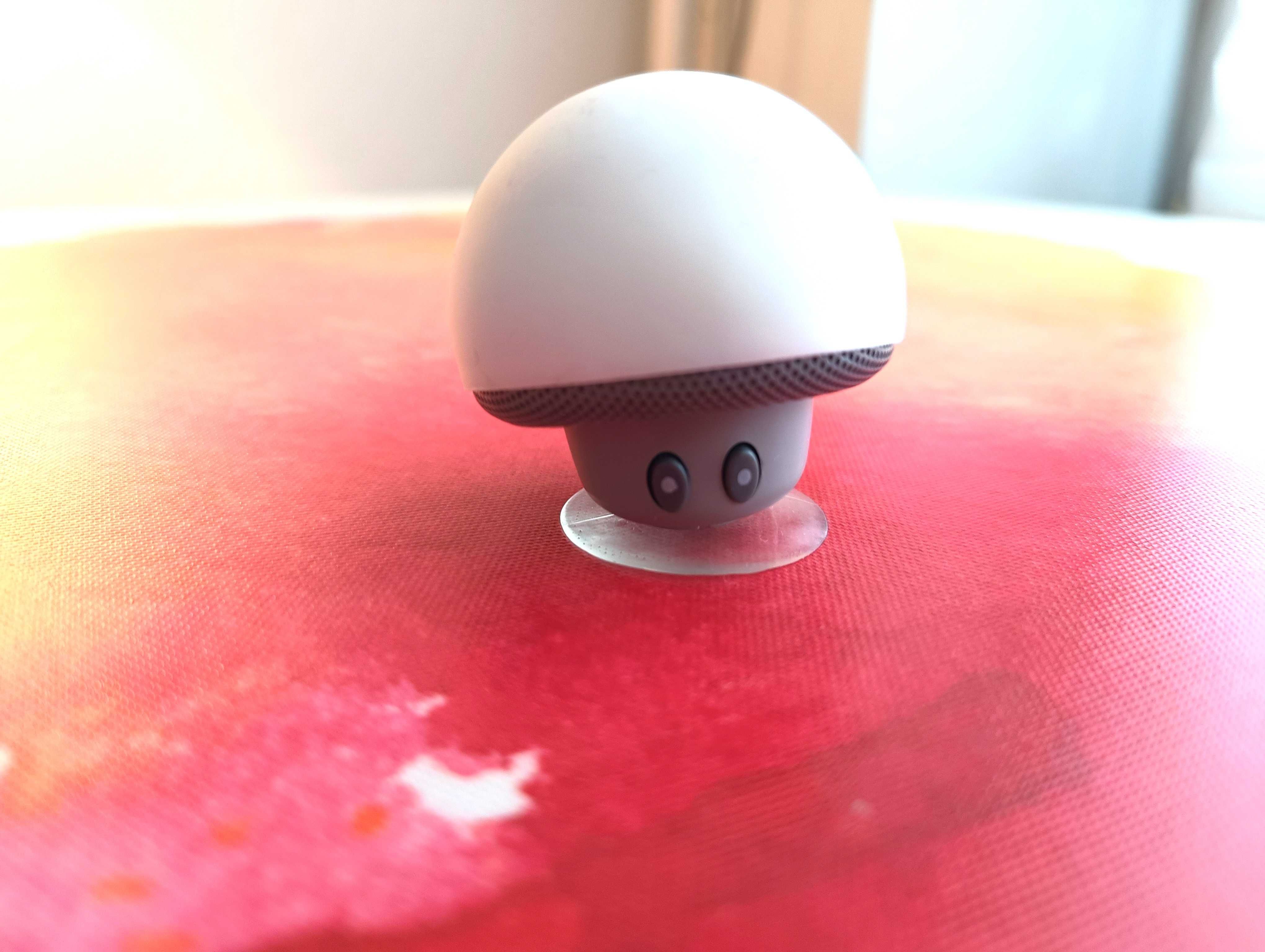 Głośnik Bluetooth 5.0 z przyssawką (4 x 4 x 4 cm)