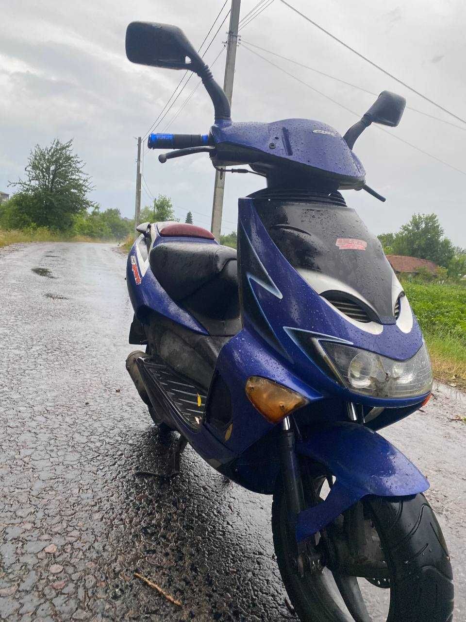 Скутер Апрілія ср 50
