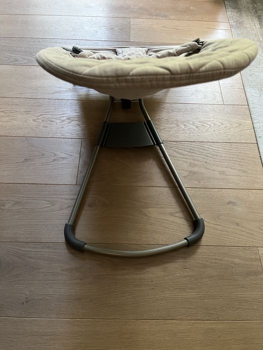 Leżaczek bujaczek babybjorn