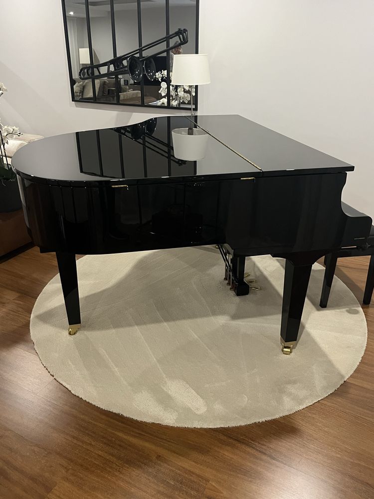 Piano de cauda YAMAHA GB1