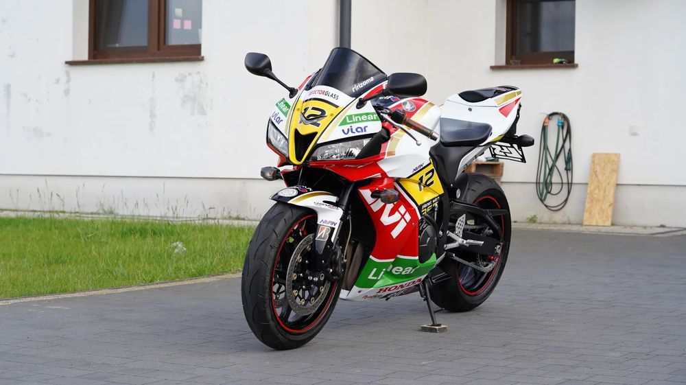 Honda CBR honda CBR 600 RR -- pc40 -- 2007 -- cbr600rr  --  BLACK FRIDAY  hit