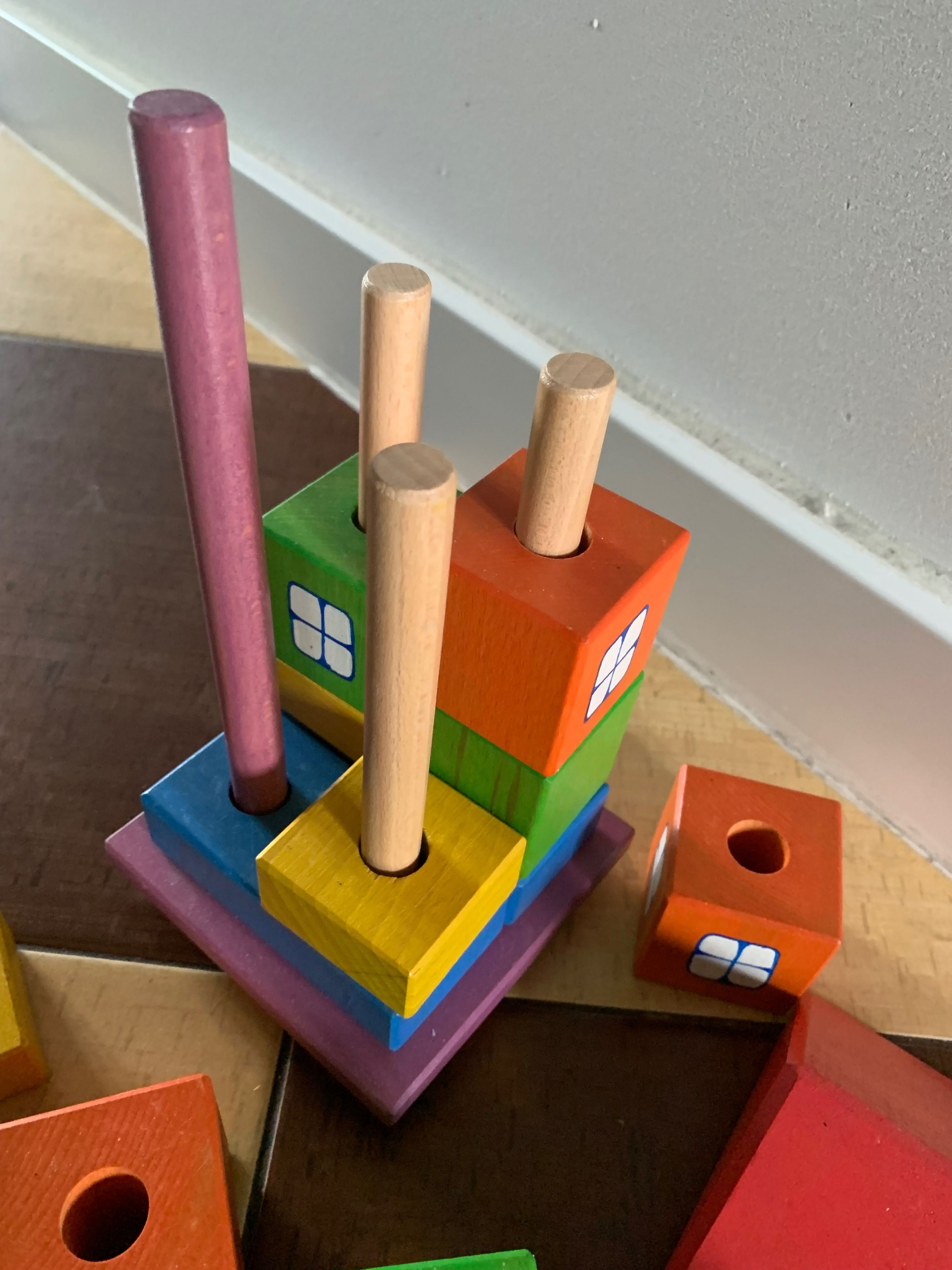 Domek z klocków. Klocki dom Tarnawa Montessori