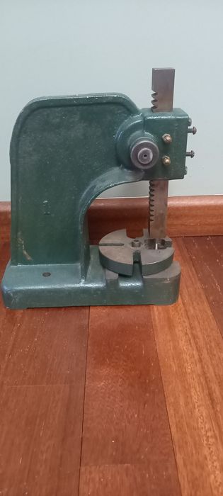 Prasa warsztatowa ręczna zębata