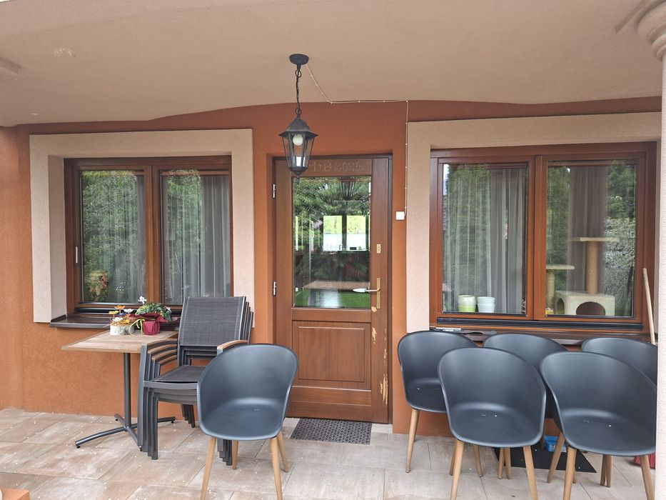 Drzwi drewniane zewnętrzne podwójne + skrzynia + roleta