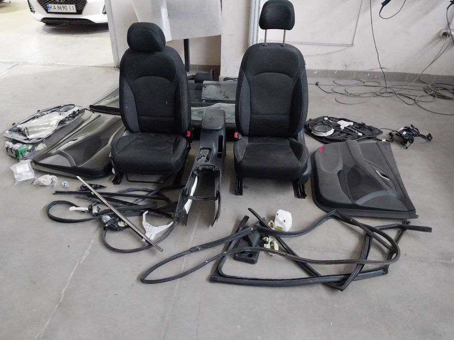 Сидіння в комплекті з картами дверей від Hyundai Elantra GT 2017