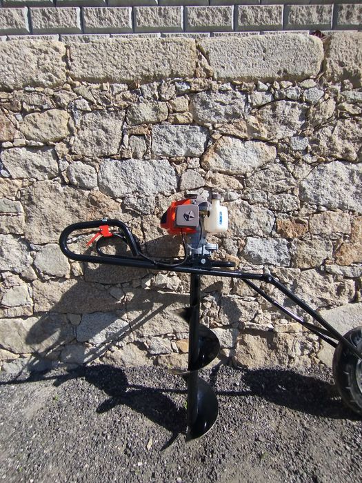 Máquina de perfurar terra