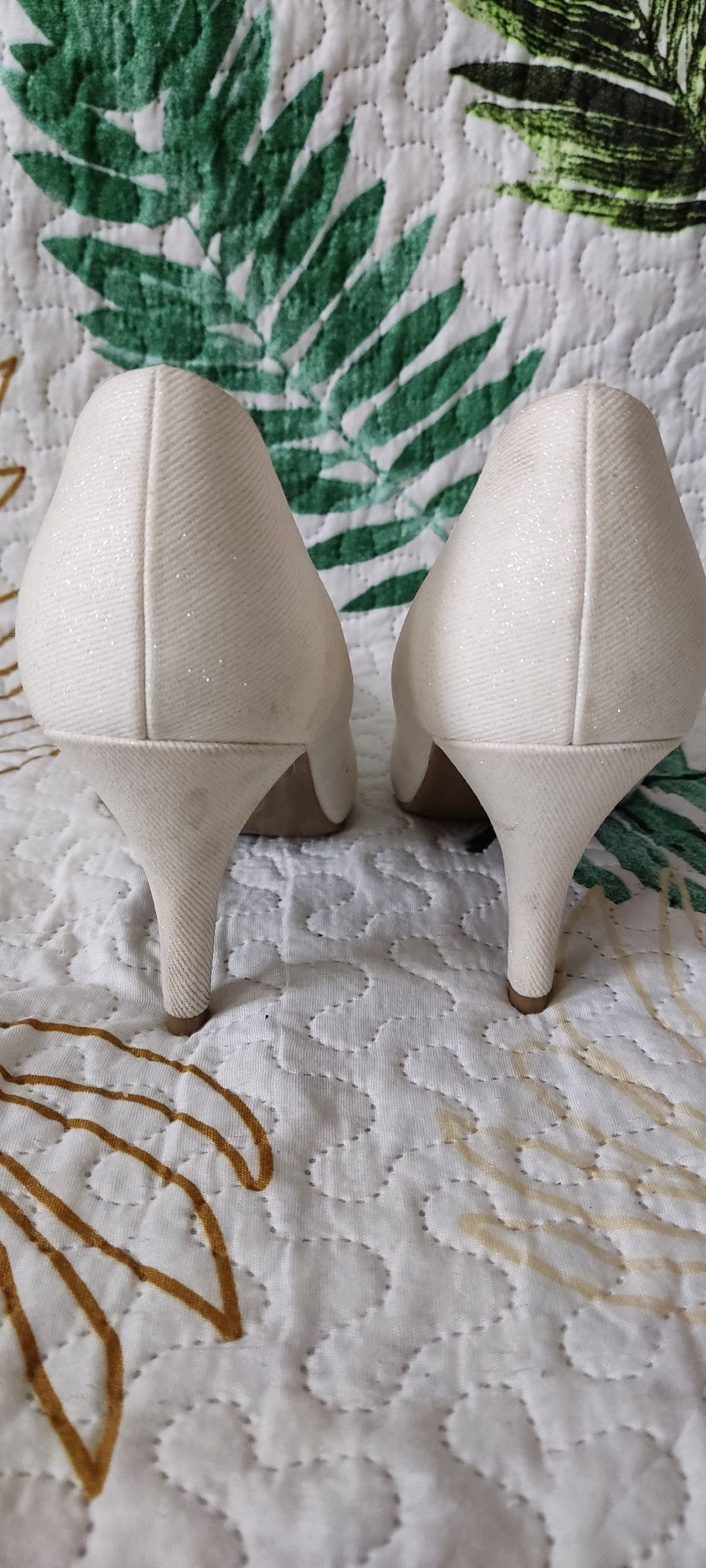 Buty szpilki eleganckie ecru 40 .Obcas-9cm.Deichmann