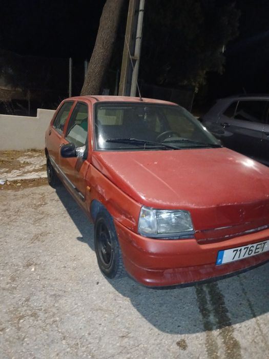 Renault clio 1.2 gasolina *acidentado*