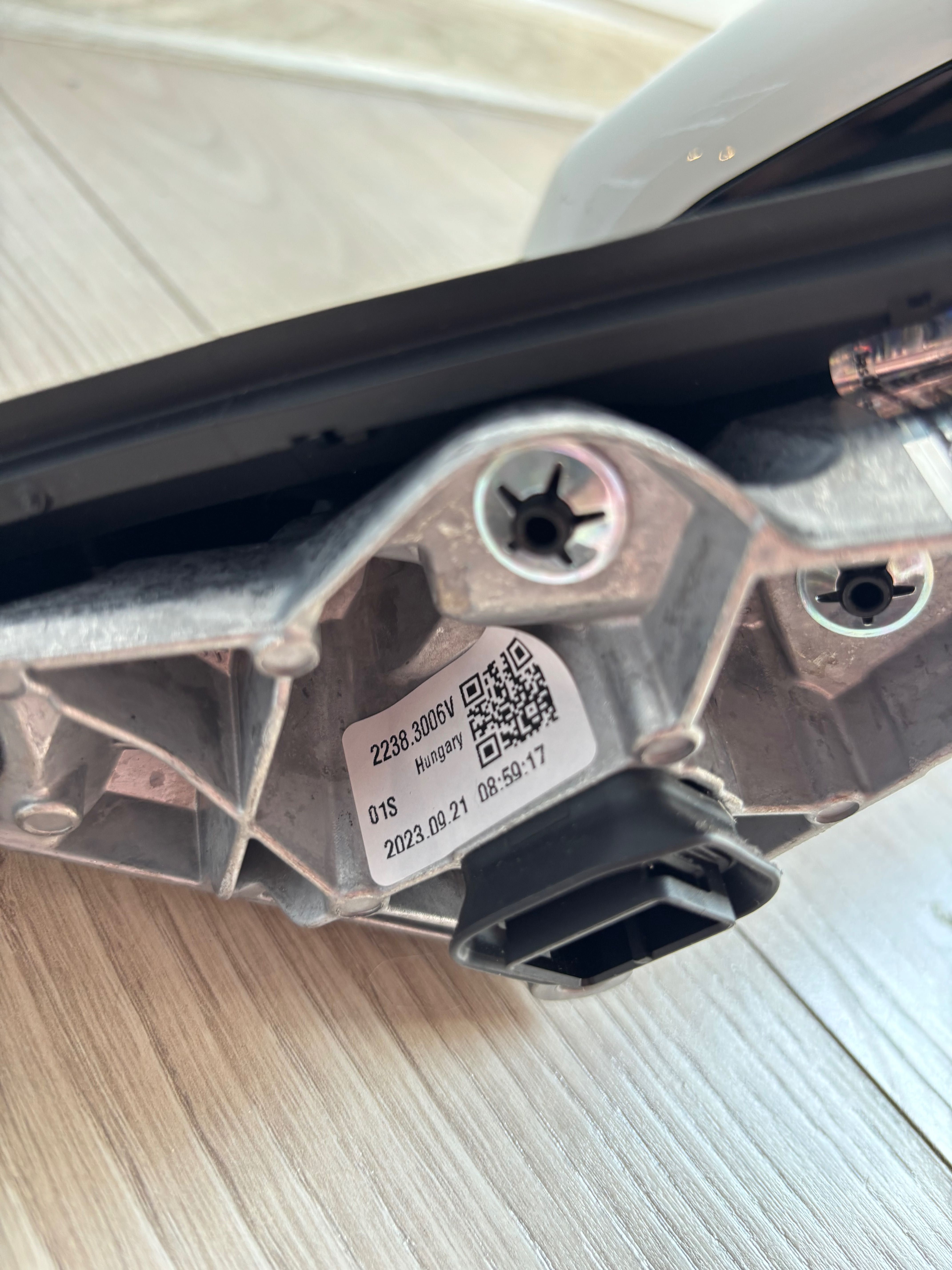 LUSTERKO PRAWE EUROPA BMW F39 X2 . Nowe, oryginalne białe