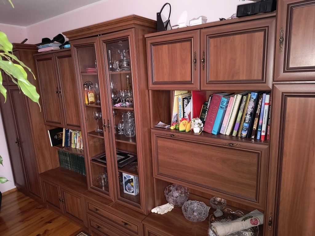 Meblościanka Pięć Elementów + Komoda
