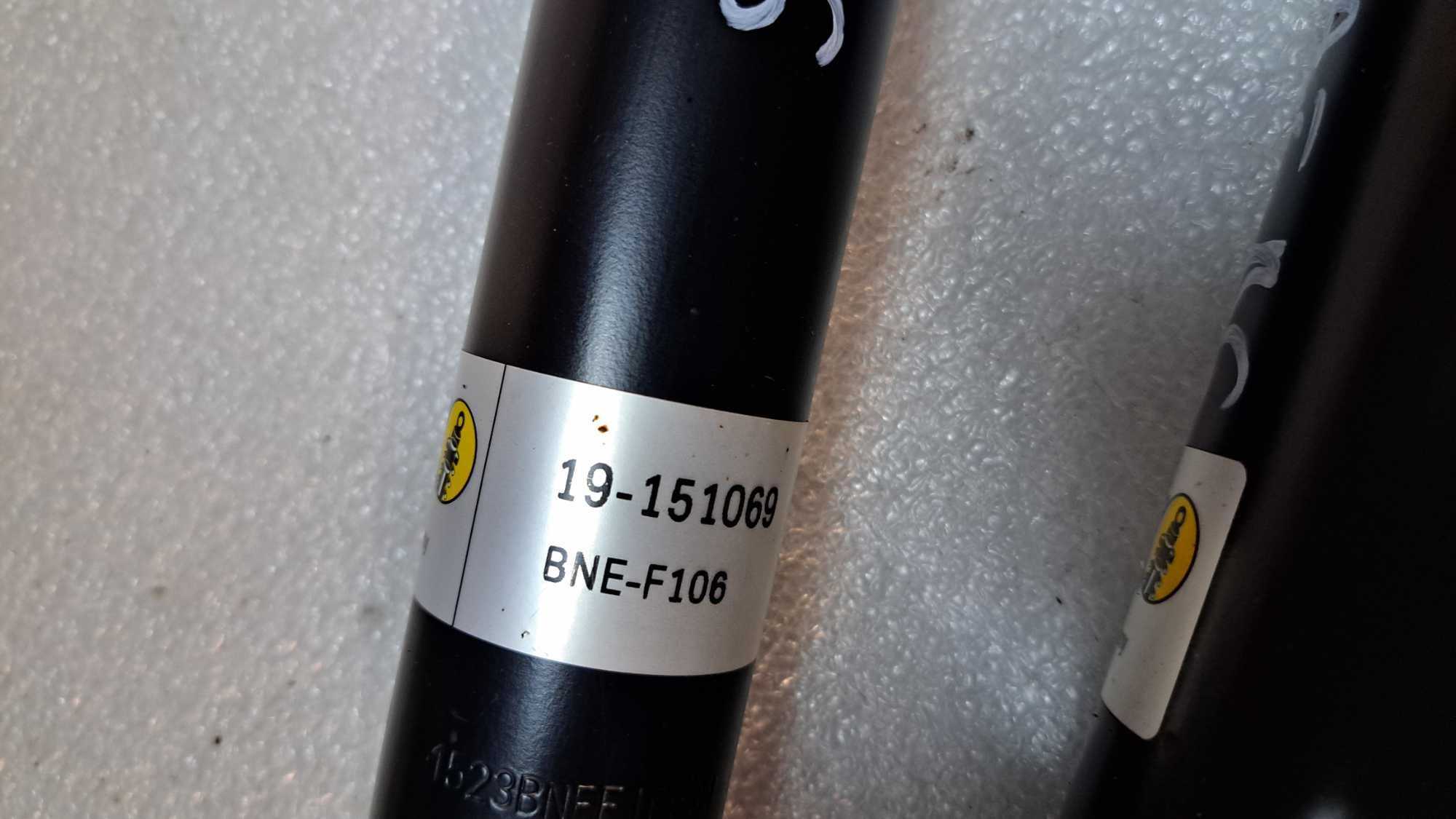 Amortyzatory Bilstein tył Volkswagen Pasat B6 -069 kpl
