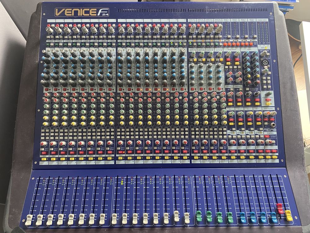 Midas Venice F24 mixer analog z firewire