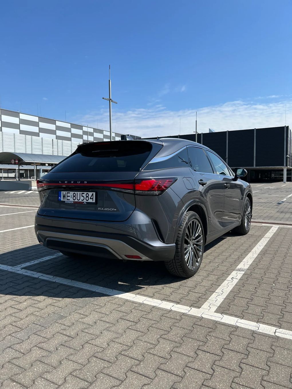 Lexus RX 450H+ Omotenashi