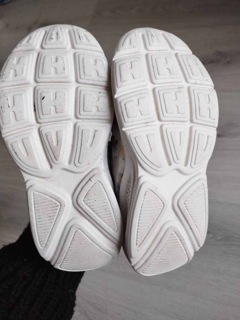 Buty sportowe sneakersy 28 Reserved