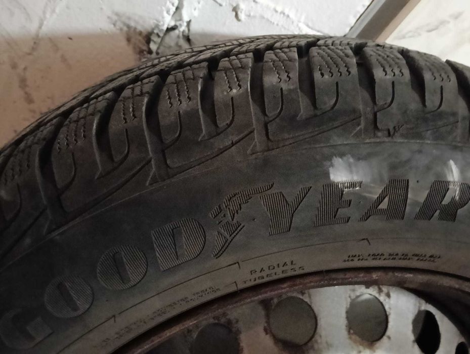 Opony zimowe 215/65 R16 + kołpaki gratis