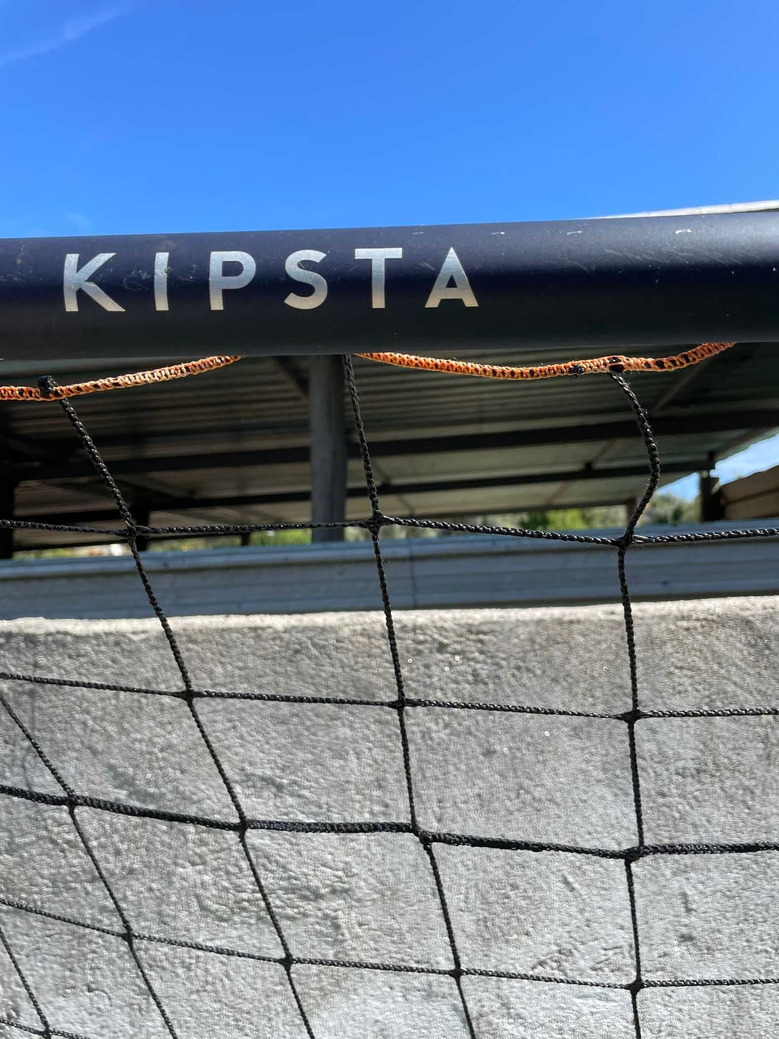 Baliza de futebol em excelente estado