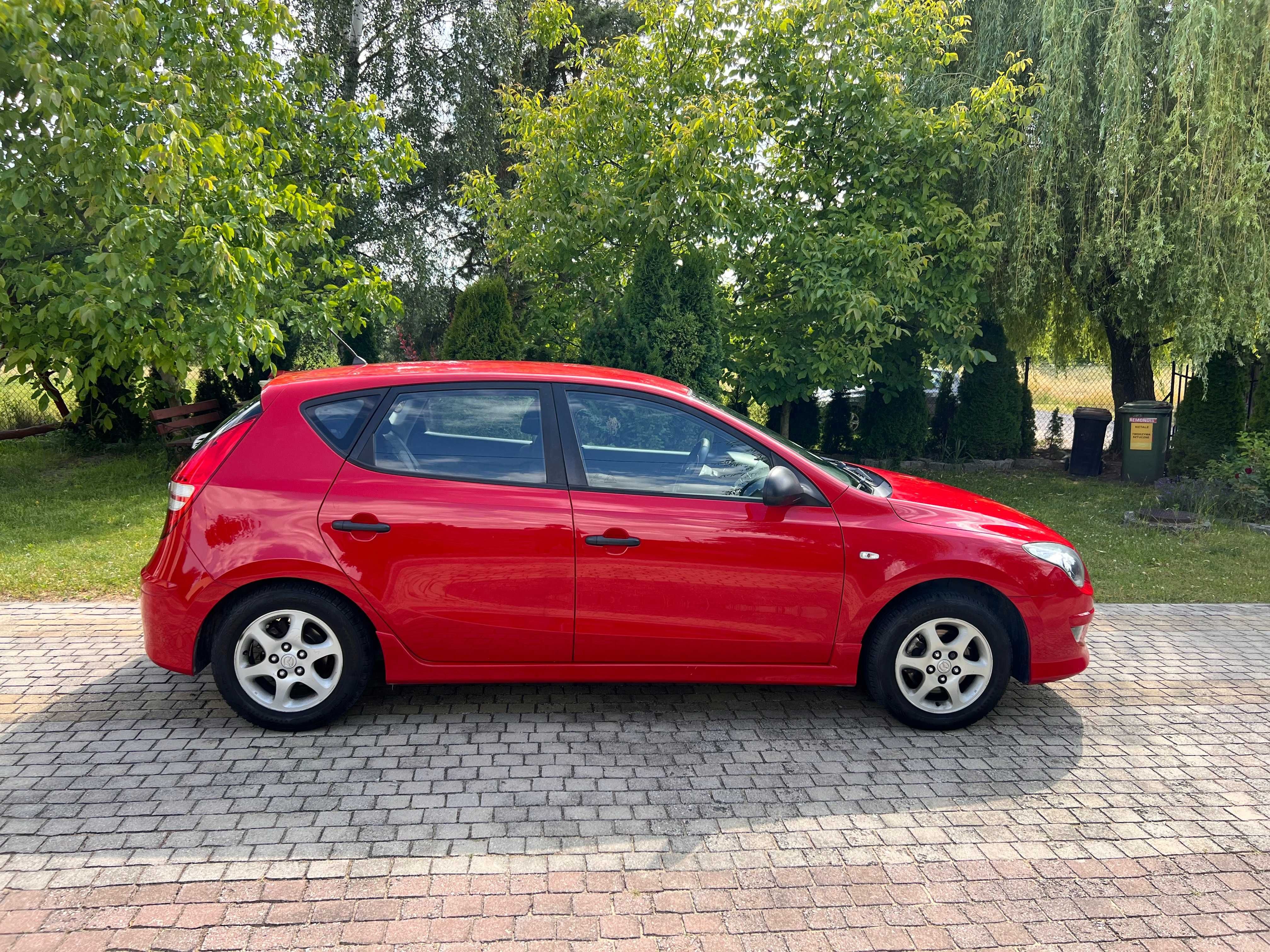 Hyundai i30 1.4 benzyna 2010 polift stan bardzo dobry