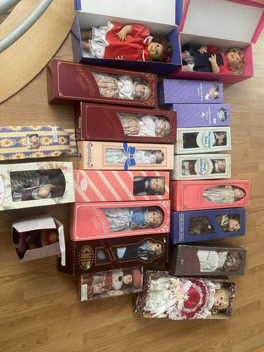 Coleção de bonecas de porcelana