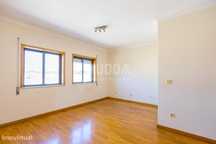 Apartamento T3 com suite, varandas, elevador e garagem dupla – Avanca